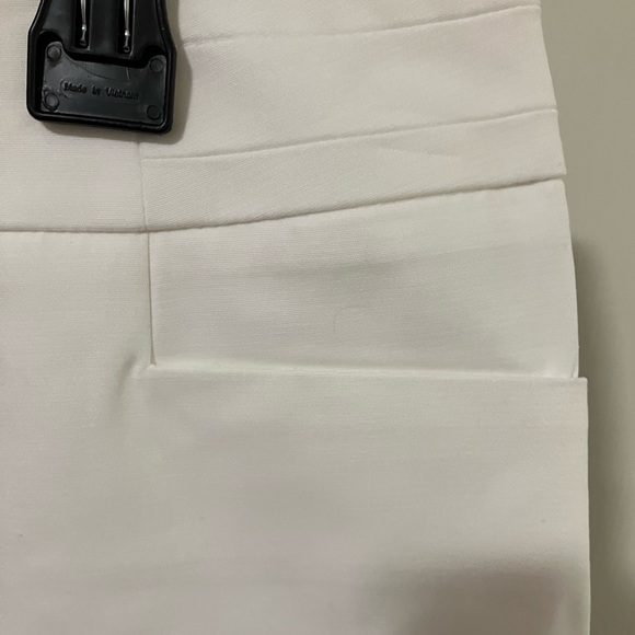 Apt 9 Bermuda Shorts, new size L - Picture 3 of 8